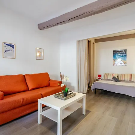 Vieux-nice 2p Climatisé Balcon Appartement