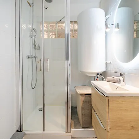 Apartment Vieux-nice 2p Climatise Balcon